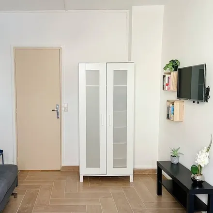 Rent this 1 bed apartment on 93170 Bagnolet