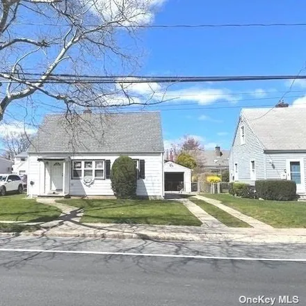 Buy this 4 bed house on 31 Peninsula Boulevard in Village of Valley Stream, NY 11581
