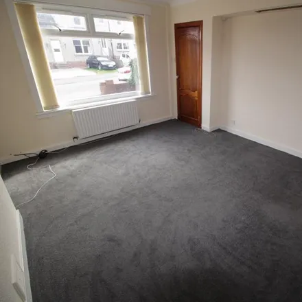 Image 2 - Swan Street, Kirkmuirhill, ML11 9QP, United Kingdom - Townhouse for rent