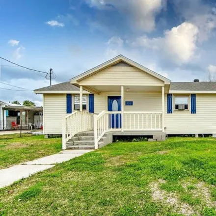 Buy this 3 bed house on 137 Roselawn Avenue in Houma, LA 70363