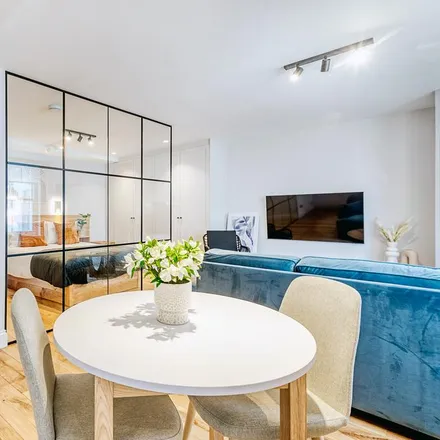 Rent this studio apartment on 17 Coleherne Road in London, SW10 9BS