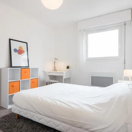Rent this 4 bed apartment on Les toits de la Guille in Grande Rue de la Guillotière, 69007 Lyon