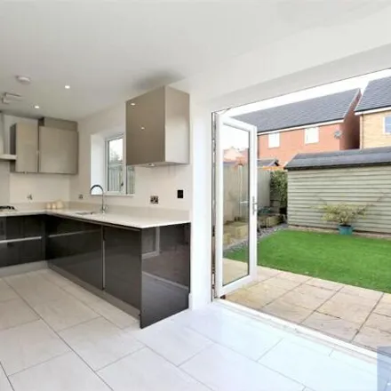 Image 3 - Hawthorn Way, Grange Hill, Chigwell, IG7 4GP, United Kingdom - House for sale