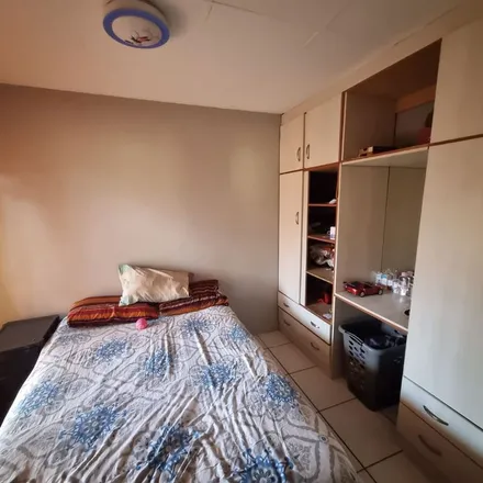 Image 1 - Saint Johns Street, Floors, Kimberley, 8345, South Africa - Apartment for rent