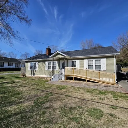 Buy this 4 bed house on 426 1st Street in Lawrenceburg, TN 38464