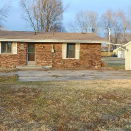 Image 2 - 726 East Olive Street, Du Quoin, IL 62832, USA - House for sale