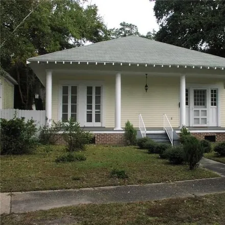 Rent this 3 bed house on Cream & Sugar Cafe in 351 George Street, Mobile
