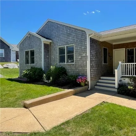 Rent this 3 bed house on 11 Hoover Road in Middletown, RI 02842