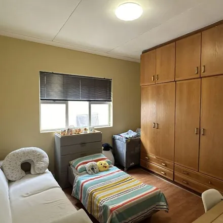 Rent this 3 bed apartment on Pinehurst Road in Lansdowne, Cape Town