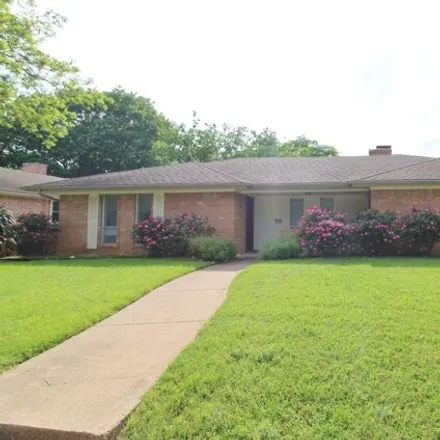 Rent this 3 bed house on 1507 South 5th Street in Midlothian, TX 76065