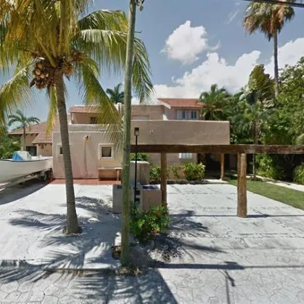 Buy this 4 bed house on Puerto Aventuras Golf Course in Privada Bahía Solimán, 77782 Puerto Aventuras