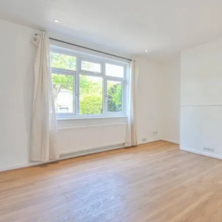 Rent this 3 bed duplex on Norbiton Common Road in London, KT1 3QE