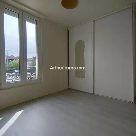Rent this 2 bed apartment on 12 Avenue Winston Churchill in 94370 Sucy-en-Brie, France