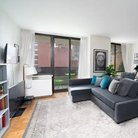Rent this studio house on The Whitney in 311 East 38th Street, New York