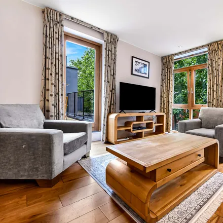 Rent this 3 bed apartment on 2 Tavistock Place in London, WC1H 9RA