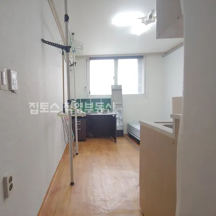 Rent this studio apartment on 서울특별시 서대문구 대현동 67-46