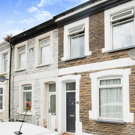 Rent this 3 bed townhouse on 102 Cyfarthfa Street in Cardiff, CF24 3HG