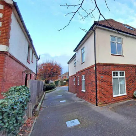 Rent this 2 bed room on 28 Pavilion Road in Worthing, BN14 7EF