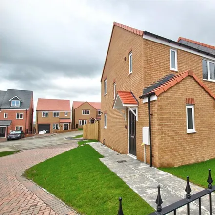 Rent this 3 bed duplex on Hillside Road in Coundon, DL14 8PR