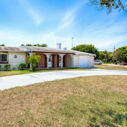 Buy this 3 bed house on 36 Rockefeller Drive in Ellinor Village, Ormond Beach