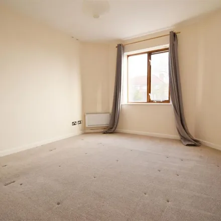 Image 2 - 29 Donkin Hill, Reading, RG4 5DG, United Kingdom - Apartment for rent