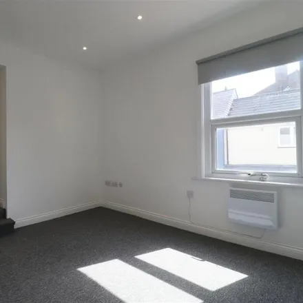 Image 7 - Victoria Road, Warley, CM14 5HT, United Kingdom - Apartment for rent