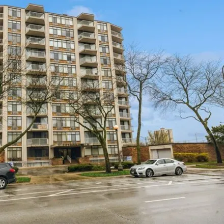 Buy this 2 bed condo on 3100 South Doctor Martin Luther King Junior Drive in Chicago, IL 60616