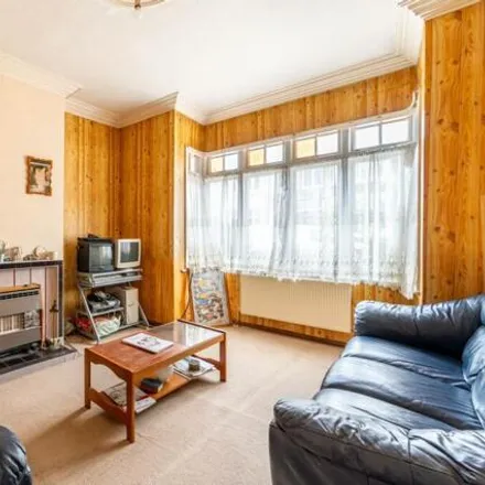 Buy this 3 bed townhouse on Sellons Avenue in London, NW10 4HH