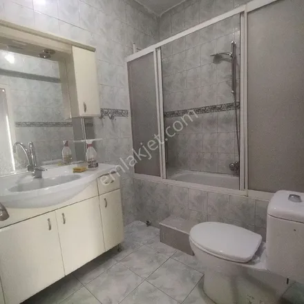 Rent this 3 bed apartment on Köklü Sokak 14 in 06300 Keçiören, Turkey