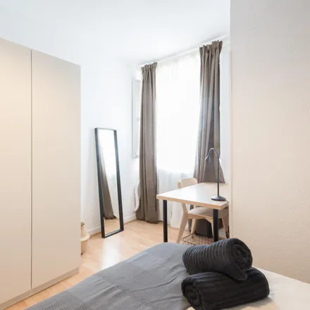 Rent this 6 bed room on Calle de Toledo in 77, 28005 Madrid