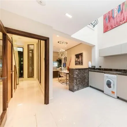 Image 4 - Thresher Owen, Battersea Square, London, SW11 3RA, United Kingdom - Townhouse for sale