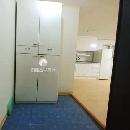 Rent this studio apartment on 서울특별시 서초구 서초동 1643-48