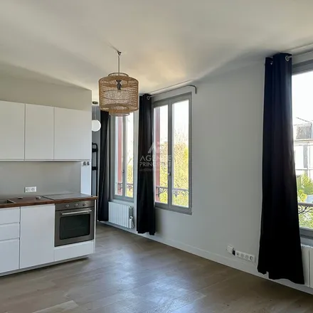 Rent this 4 bed apartment on 13 Avenue Mascaron in 78600 Maisons-Laffitte, France