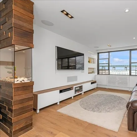 Image 2 - 9-15 166th Street, New York, NY 11357, USA - Loft for sale