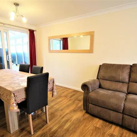 Rent this 3 bed duplex on Saint Oswald's Close in Kettering, NN15 5HZ