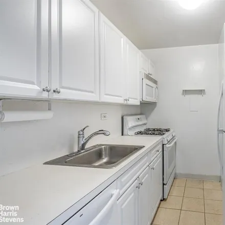 Image 3 - 142 WEST END AVENUE 20R in New York - Apartment for sale