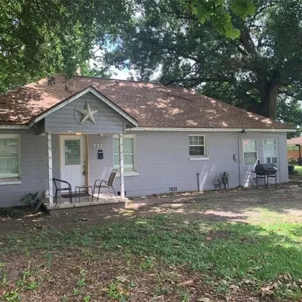 Buy this 3 bed house on 711 W Kyle Rd in Clute, Texas