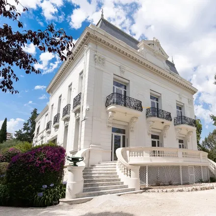 Buy this studio house on I.U.T. Nice Côte d'Azur in 41 Boulevard Napoléon III, 06206 Nice