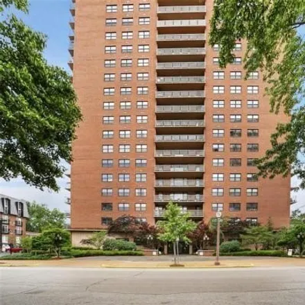 Buy this 1 bed condo on Executive House Apartments in 4466 West Pine Boulevard, St. Louis