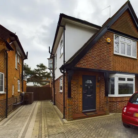 Rent this 3 bed duplex on Meadway in Ashford, TW15 2TH