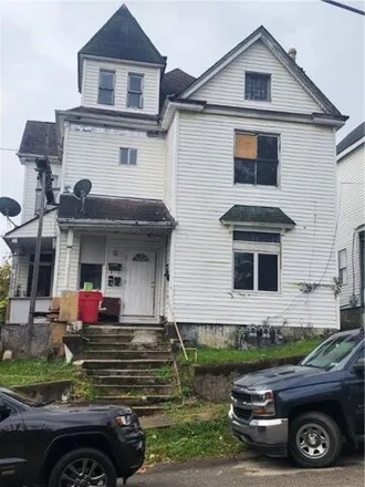 Buy this studio house on 17 Nutt Avenue in Uniontown, PA 15401
