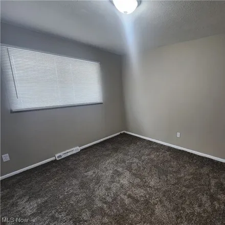Image 4 - 1391 Golden Gate Boulevard, Mayfield Heights, OH 44124, USA - Condo for rent