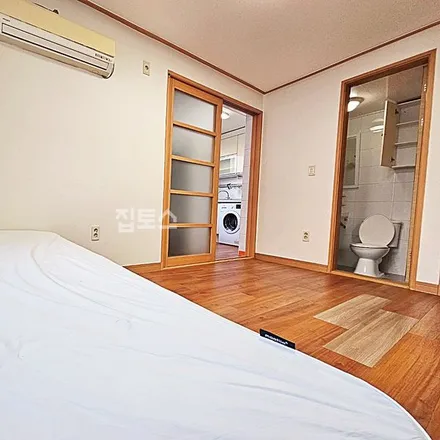 Rent this studio apartment on 부산광역시 수영구 광안동 664-2