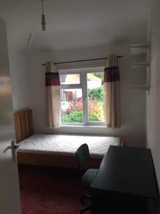 Image 6 - Woodstock Court, Epsom, KT19 8TY, United Kingdom - Room for rent