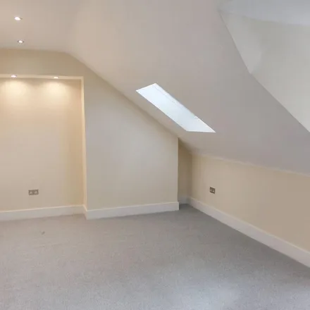Image 2 - Willow Court, Bensham Manor Road, London, CR0 2HS, United Kingdom - Apartment for rent