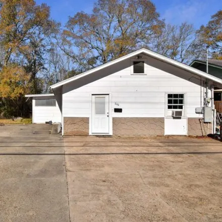 Rent this 3 bed house on 238 Roosevelt Drive in Silsbee, TX 77656