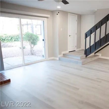 Image 1 - 701 Rolling Green Drive, Paradise, NV 89169, USA - Townhouse for sale