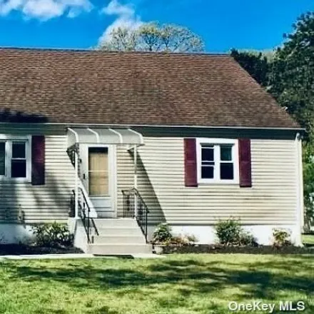 Rent this 2 bed house on 542 Park Avenue in Village of Lake Grove, Suffolk County