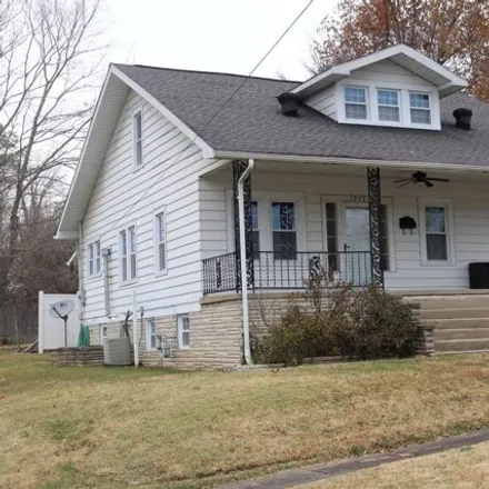 Buy this 4 bed house on 1011 East Broad Street in Central City, KY 42330
