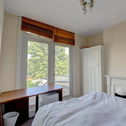 Image 4 - North Gardens, London, SW19 2NR, United Kingdom - Duplex for rent